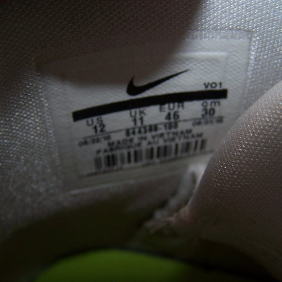 NIKE \